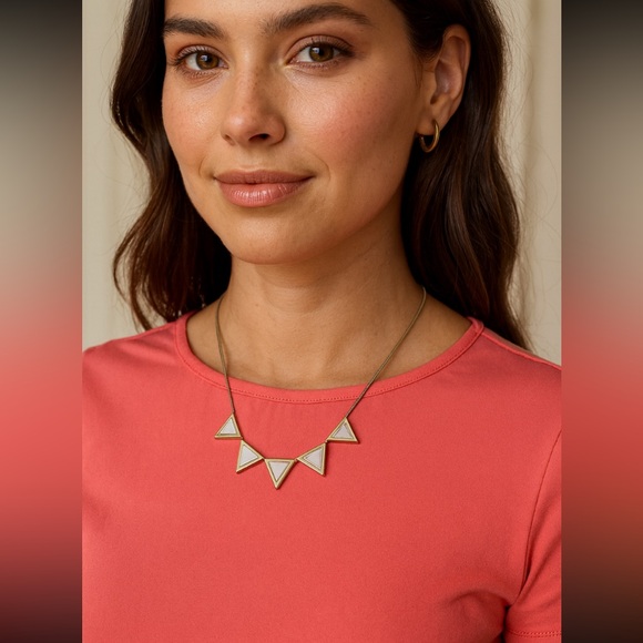 Banana Republic Triangle Necklace - Picture 1 of 8